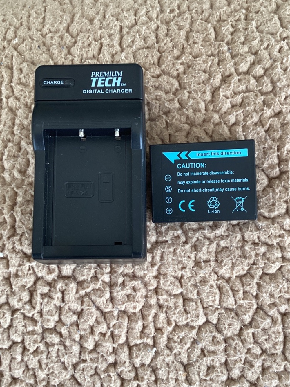 Black Digital Camera Battery Charger with Black Li-ion Battery
